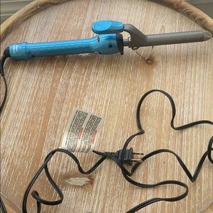 Never used!!!!! BabylissPRO 3/4 inch curling iron